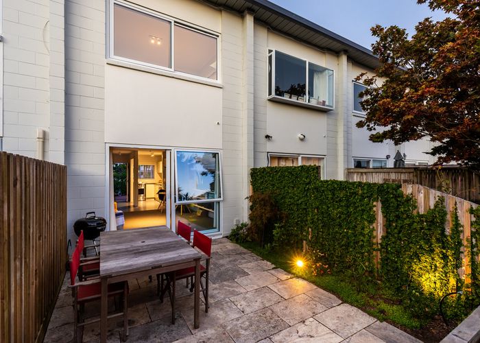  at 4/72 Kitchener Road, Milford, Auckland