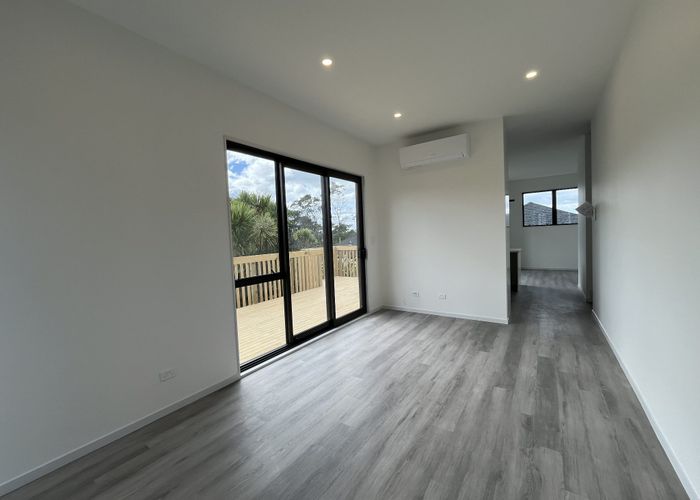  at 10D Mantra Road, Massey, Waitakere City, Auckland