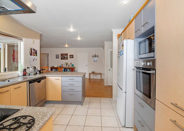  at 81 Summerland Drive, Henderson, Auckland