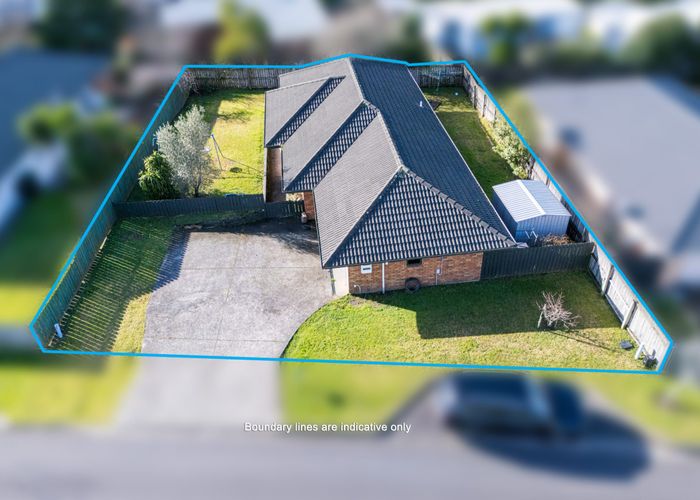  at 32 Legacy Drive, Henderson, Auckland