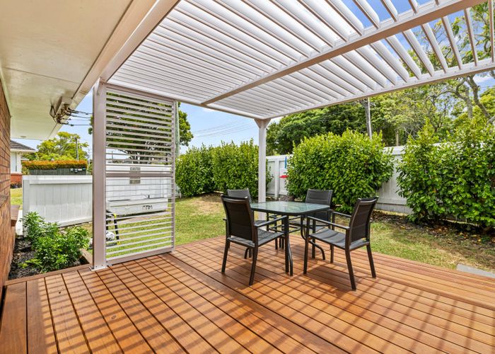 at 1/5 Roberts Avenue, Bayswater, Auckland