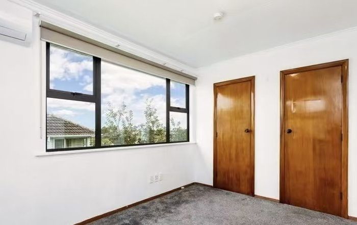  at 4 Valonia Street, New Windsor, Auckland
