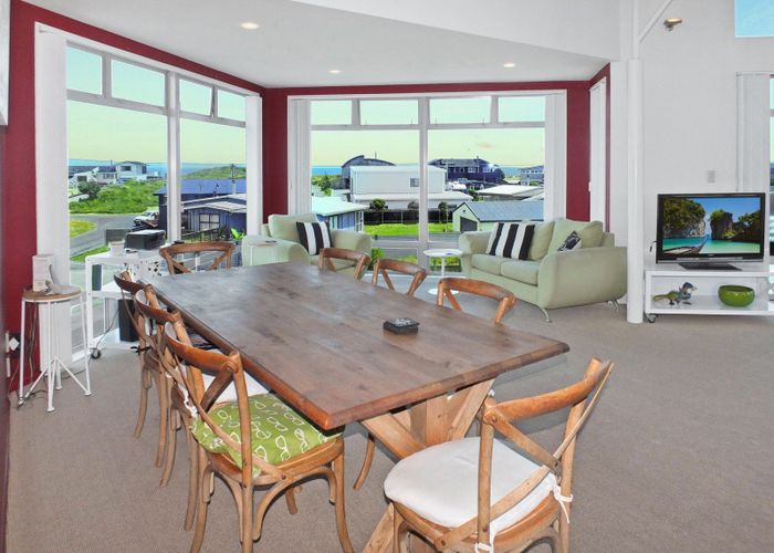  at 9 Trafalgar Street, Foxton Beach, Horowhenua, Manawatu / Whanganui