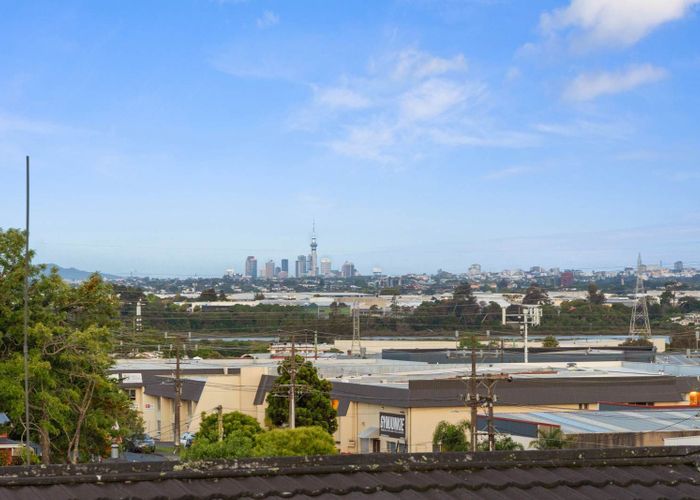  at 5 Denarius Lane, Glendene, Waitakere City, Auckland