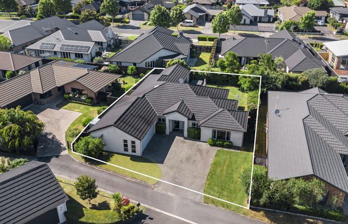  at 20 Connor Court, Huntington, Hamilton