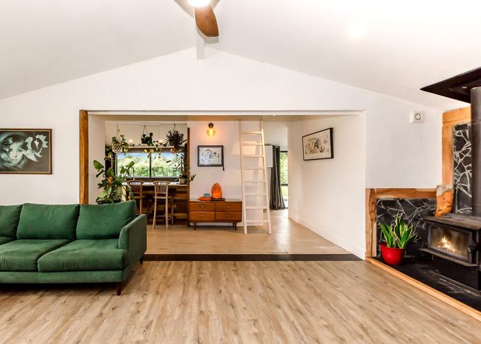  at 577 Waikawa Beach Road, Waikawa Beach, Levin