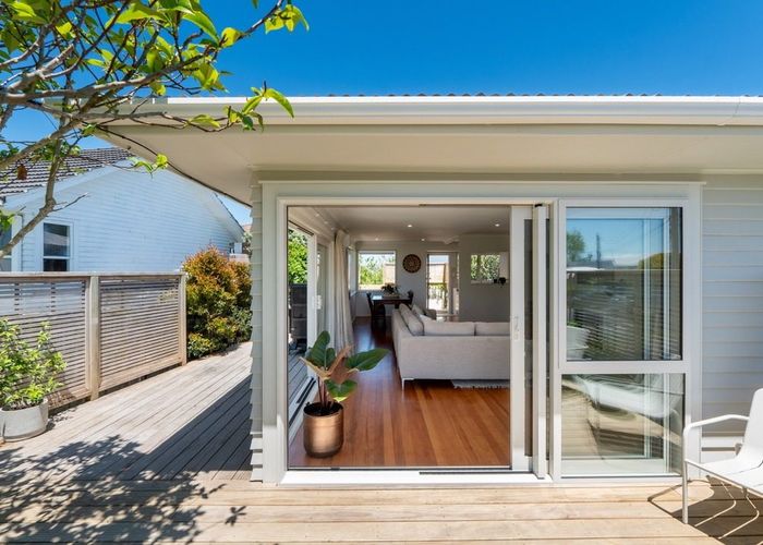  at 33a Exmouth Road, Northcote, North Shore City, Auckland