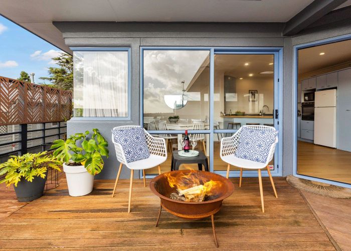  at 2/87 Island Bay Road, Beach Haven, Auckland