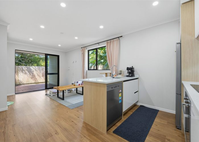  at 7/3 Royal View Road, Te Atatu South, Waitakere City, Auckland