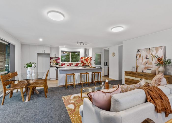  at 10 Beauchamp Drive, Massey, Waitakere City, Auckland