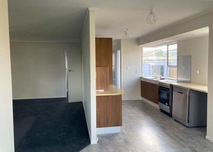  at 2/8 Mirrabooka Avenue, Botany Downs, Manukau City, Auckland