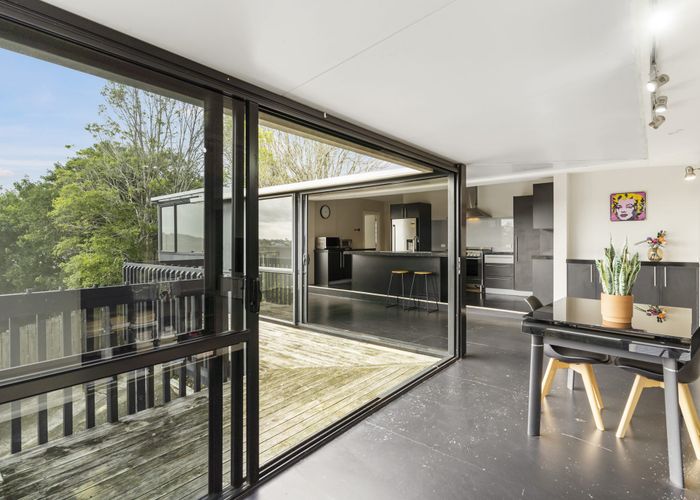  at 1/614 Beach Road, Browns Bay, Auckland