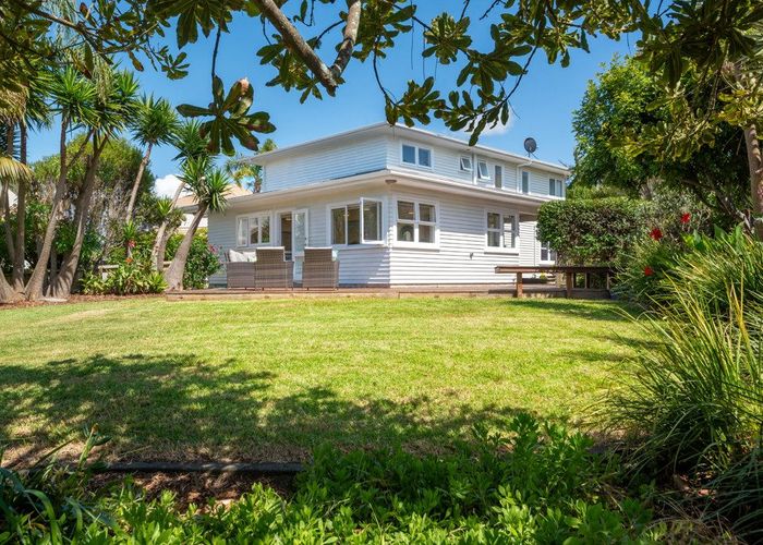  at 22 Eversleigh Road, Belmont, Auckland