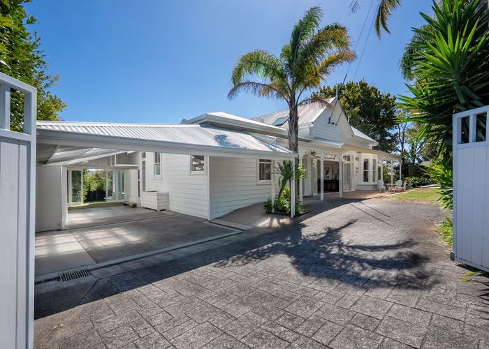  at 9 Acton Place, Avondale, Auckland