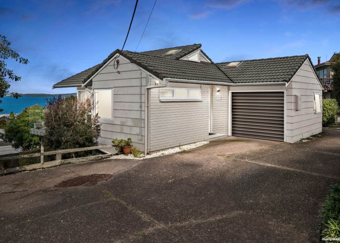  at 2/1 Eastcliffe Road, Castor Bay, Auckland