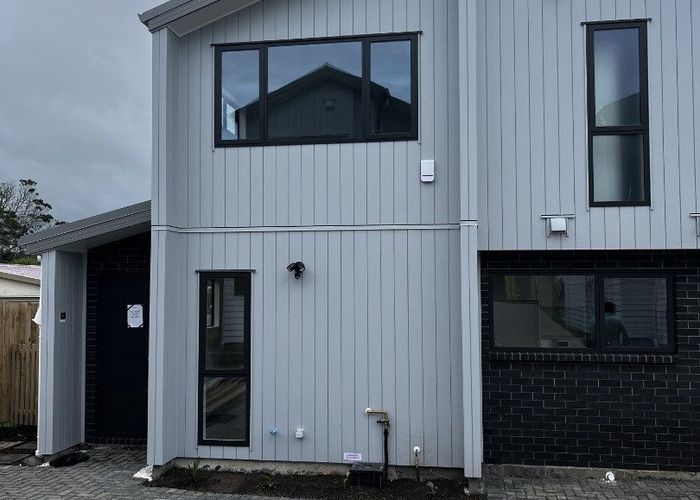  at 18D Penfold Place, Henderson, Waitakere City, Auckland