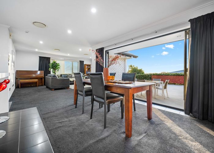  at 61 Somerton Drive, Huntington, Hamilton