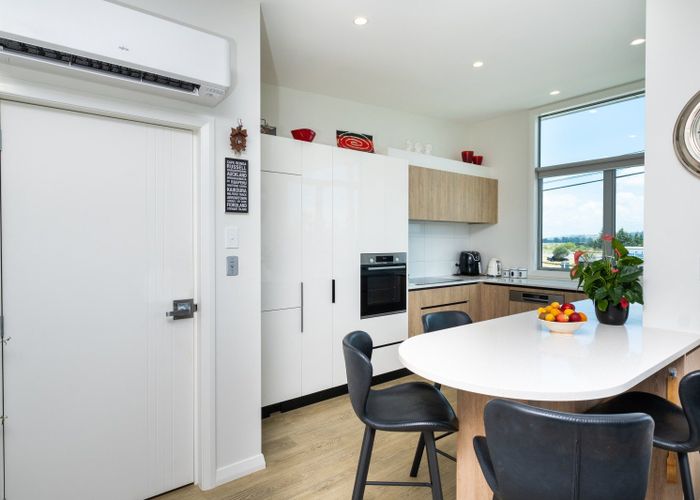  at 82B Meeanee Quay, Westshore, Napier