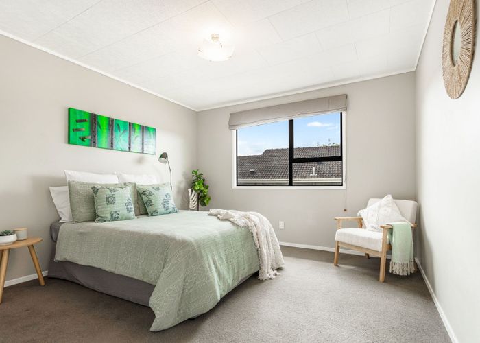  at 66 Lynn Road, Bayview, Auckland