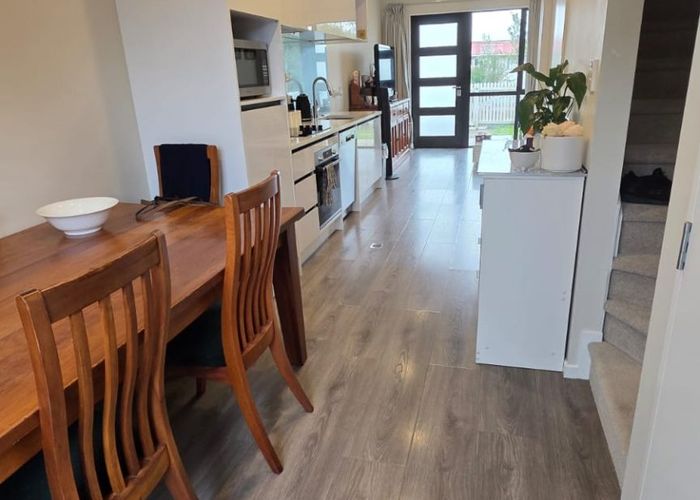 at 4/24 Tara Road, Henderson, Waitakere City, Auckland