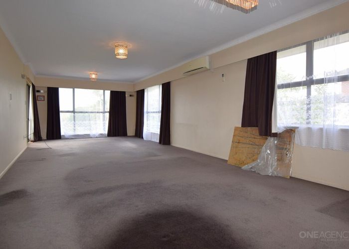  at 52 Tiroroa Avenue, Te Atatu South, Waitakere City, Auckland