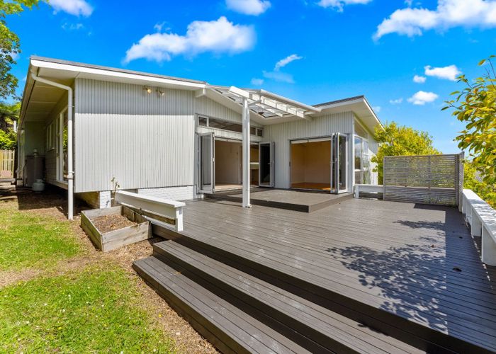  at 42 Woodstock Road, Forrest Hill, North Shore City, Auckland