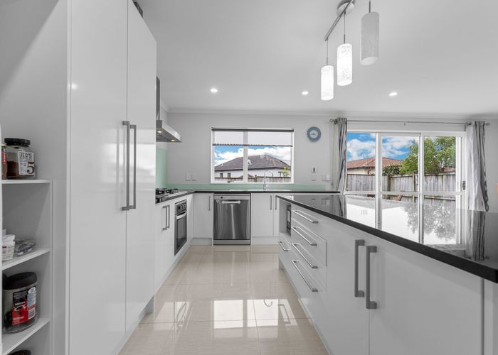  at 8 Shelby Lane, Flat Bush, Auckland