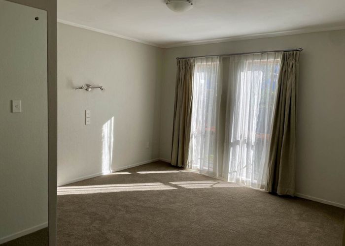  at 9 Stapleford Crescent, Browns Bay, North Shore City, Auckland