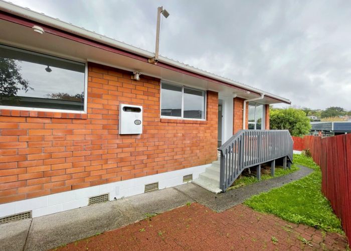  at 2/82  Moore Street, Hillcrest, North Shore City, Auckland