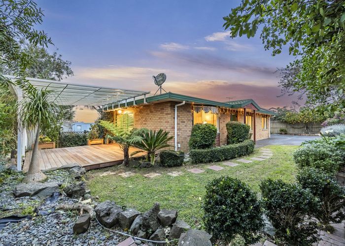  at 14 Swanson Oaks, Swanson, Waitakere City, Auckland
