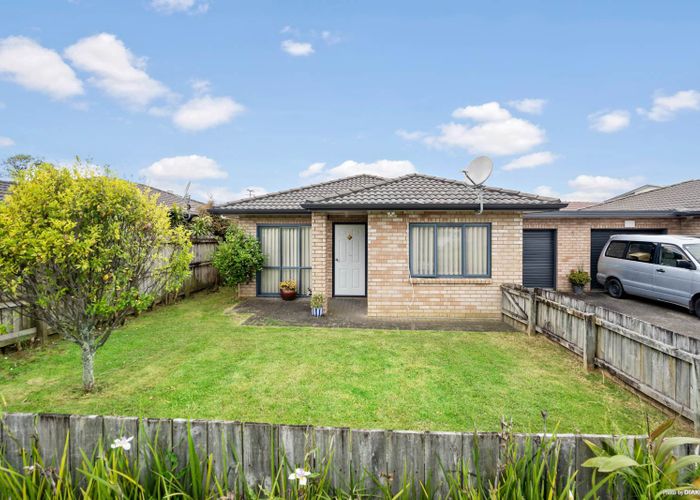  at 8/11 Lawford Place, Mangere, Auckland