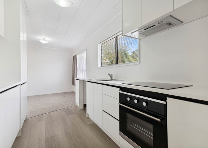  at 2 Sentosa Place, Clover Park, Auckland