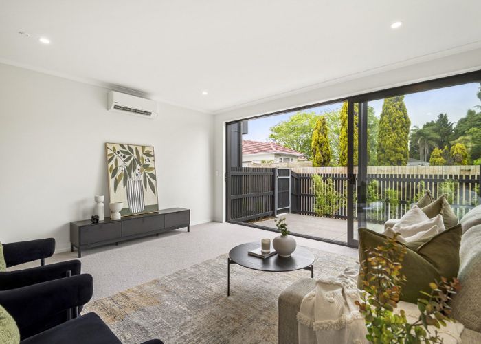  at 32 Swanson Road, Western Heights, Waitakere City, Auckland