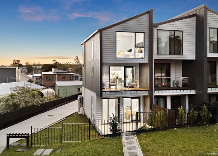  at 4/13 Crosby Road, West Harbour, Waitakere City, Auckland