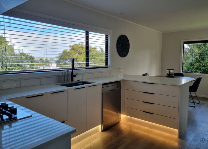  at 18 Sandgate Ave, Botany Downs, Manukau City, Auckland