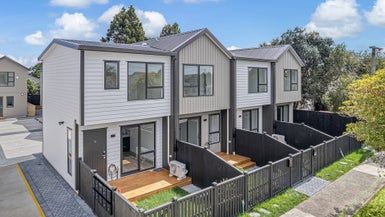  at 11/47 Beach Road, Te Atatu Peninsula, Auckland