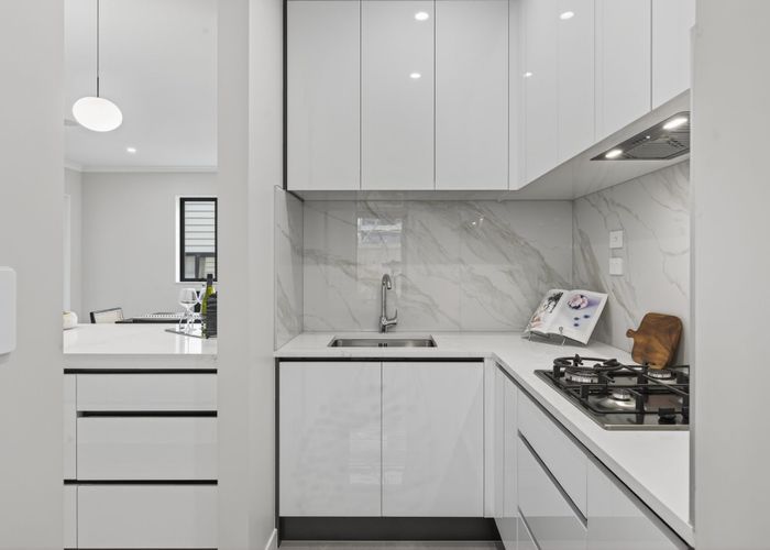  at 2 Ballyalton Crescent, Flat Bush, Manukau City, Auckland