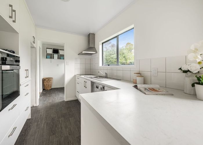  at 8 Pitcher Place, Glen Eden, Waitakere City, Auckland