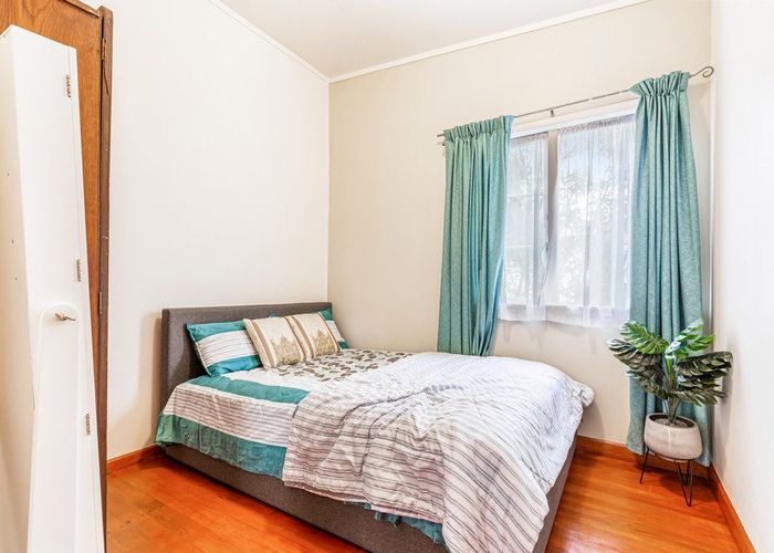  at 1/27 Withers Road, Glen Eden, Auckland