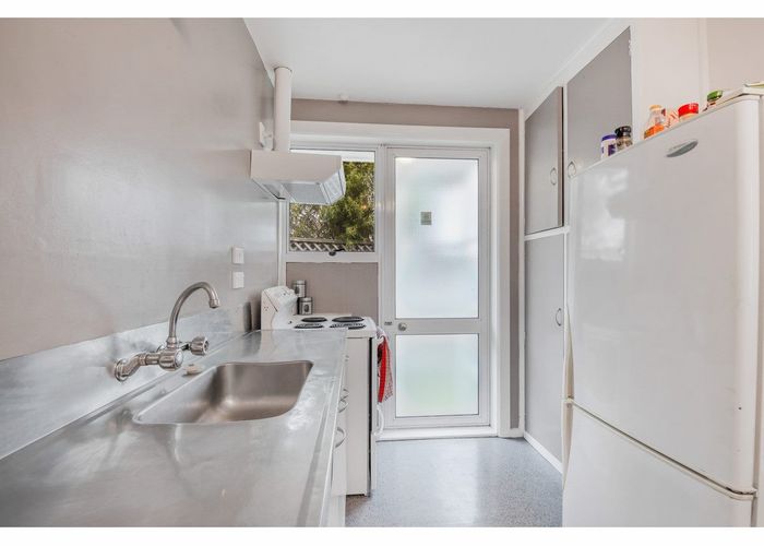  at 2/582 Barbadoes Street, Edgeware, Christchurch
