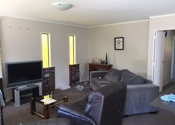 at 15 Glenvale Place, Glenfield, North Shore City, Auckland