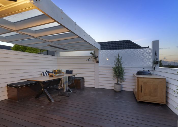  at 14 Temple Street, Meadowbank, Auckland