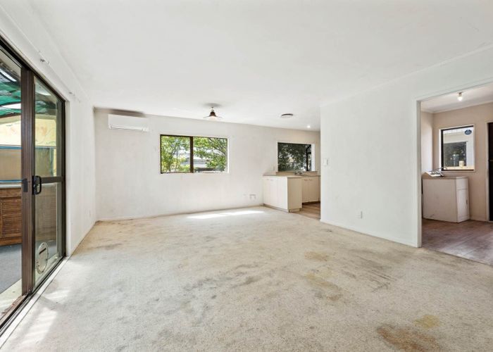 at 2/18 Binsted Road, New Lynn, Waitakere City, Auckland
