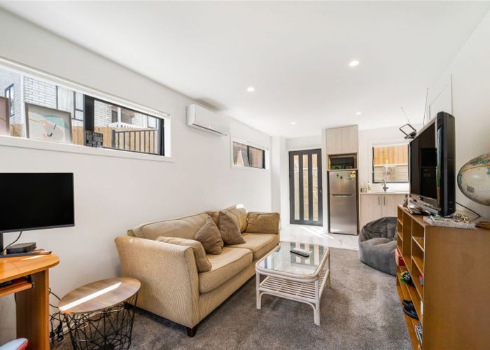  at 2/102 Millbrook Road, Sunnyvale, Auckland