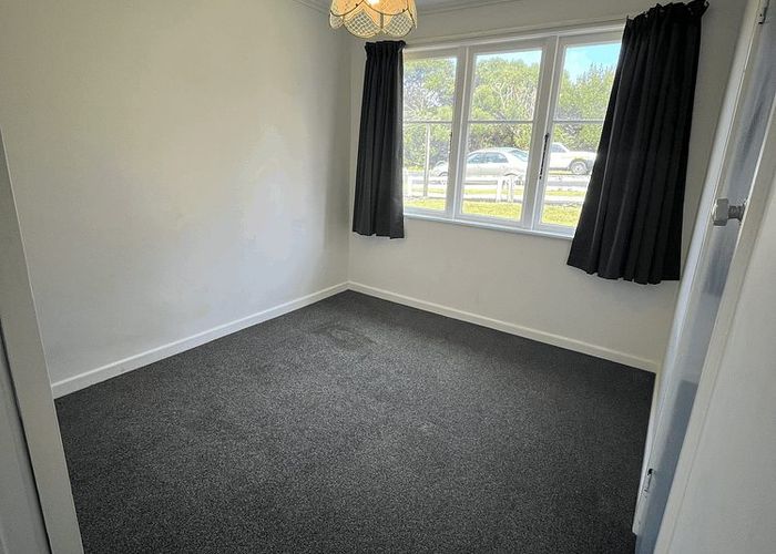  at 4 Novar Place, Point Chevalier, Auckland