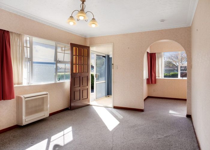  at 2 Lawrence Place, Otara, Auckland