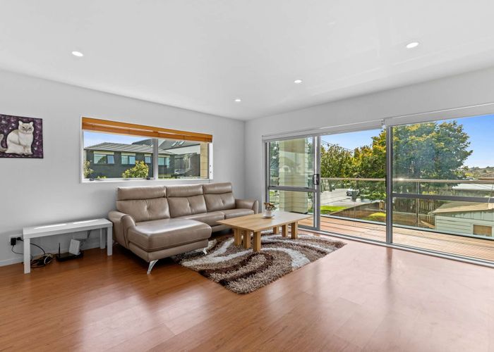  at 10E Holland Avenue, Point England, Auckland