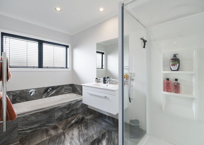  at 9 Saint Heliers Grove, Fitzherbert, Palmerston North, Manawatu / Whanganui