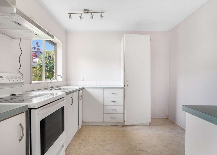  at 6 Skelton Avenue, Randwick Park, Manukau City, Auckland