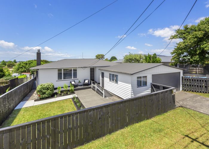  at 32 Neil Avenue, Te Atatu Peninsula, Auckland